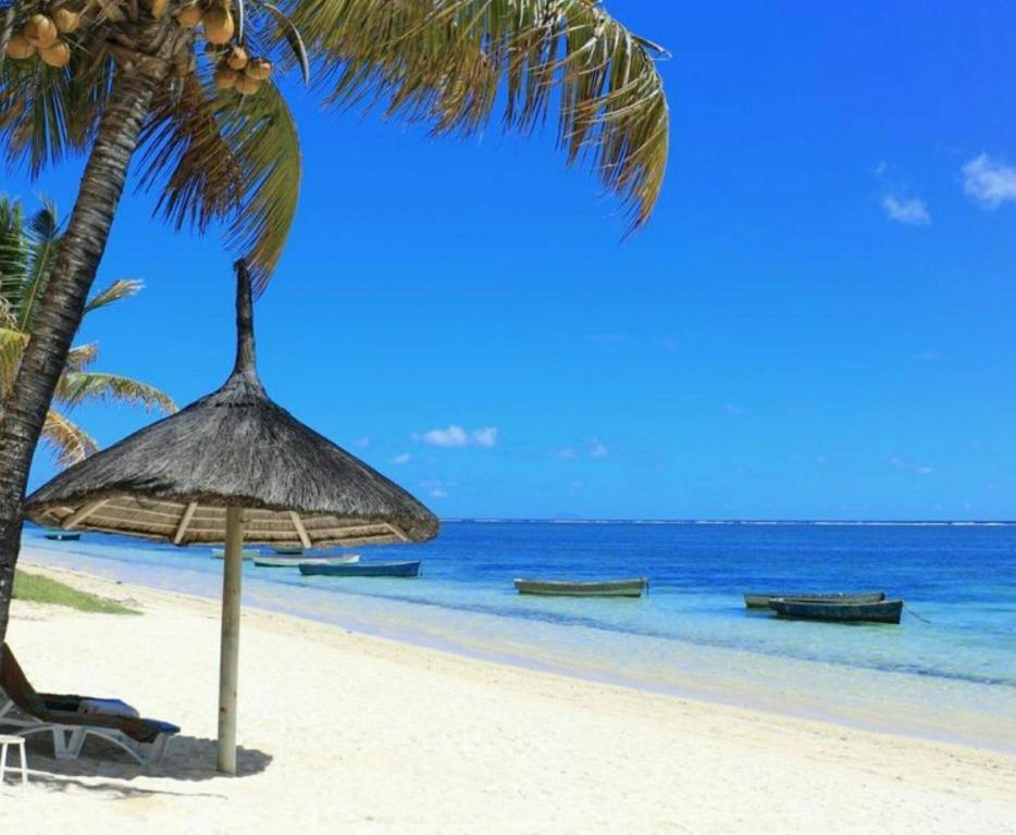 Blue Coral Beachfront Penthouse Flic-en-Flacq 外观 照片